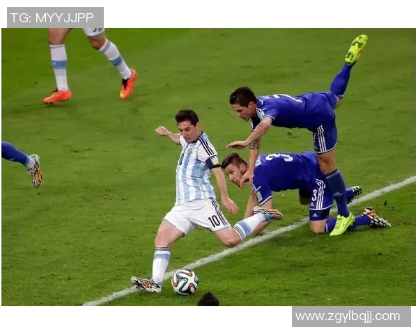 足球明星心灵深处的感动时刻与背后故事的真实展现